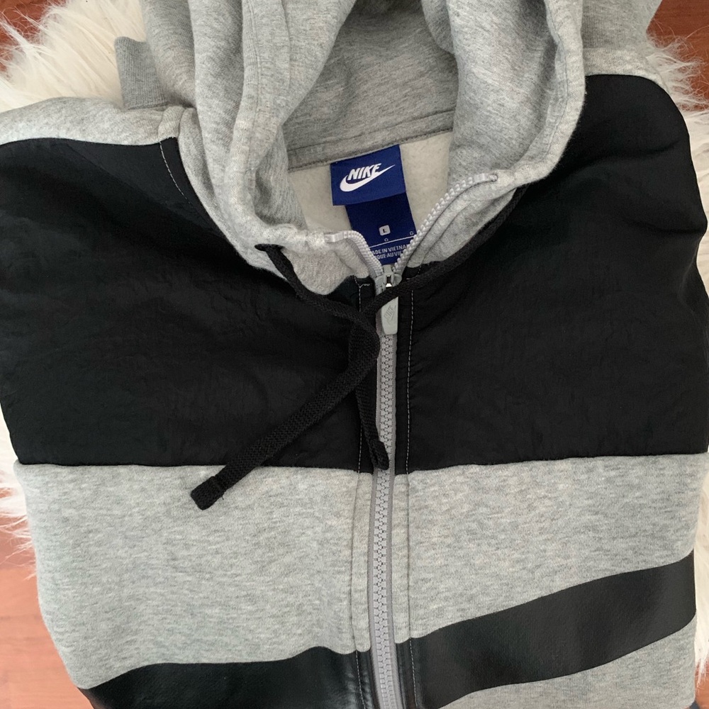 Nike Jacket - Picture 2 of 3